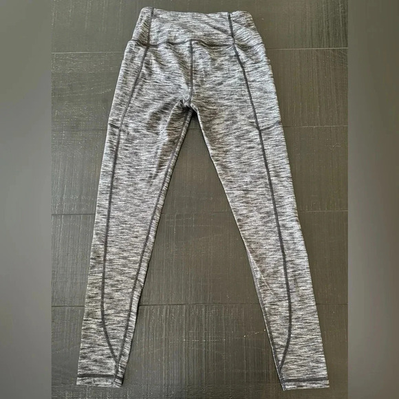 Victoria's Secret Gray Heather Knockout Pocket High Waist Activewear Leggings - Picture 2 of 6